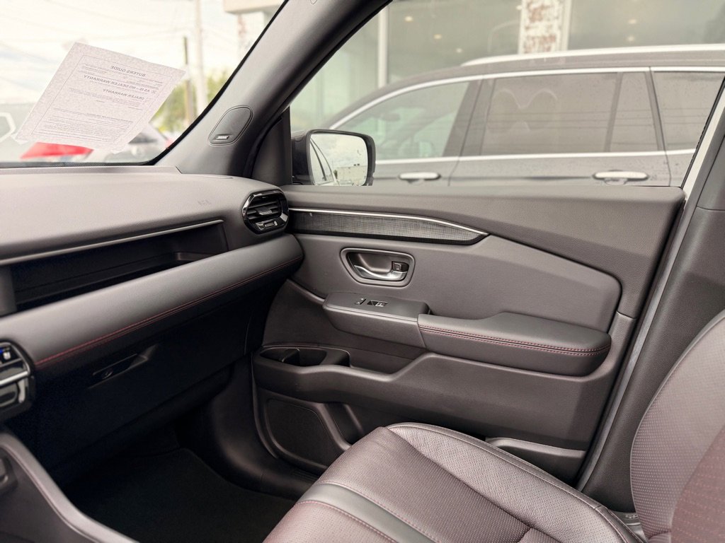 Used 2025 Honda Pilot Black Edition image 20