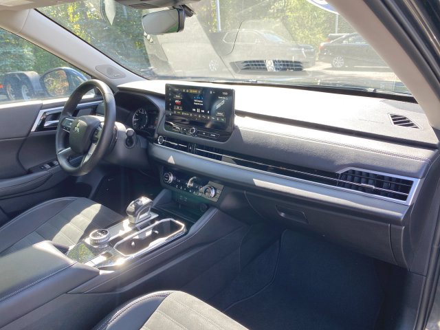 Used 2025 Mitsubishi Outlander SE FWD image 29