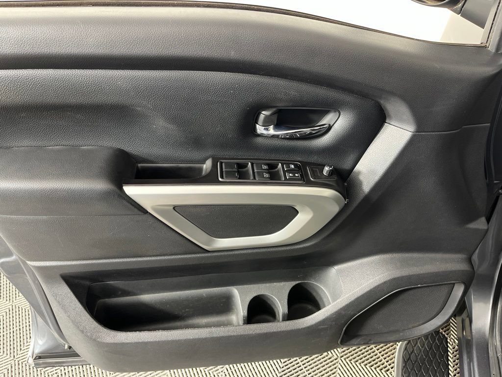 Used 2019 Nissan Titan SV RWD image 27