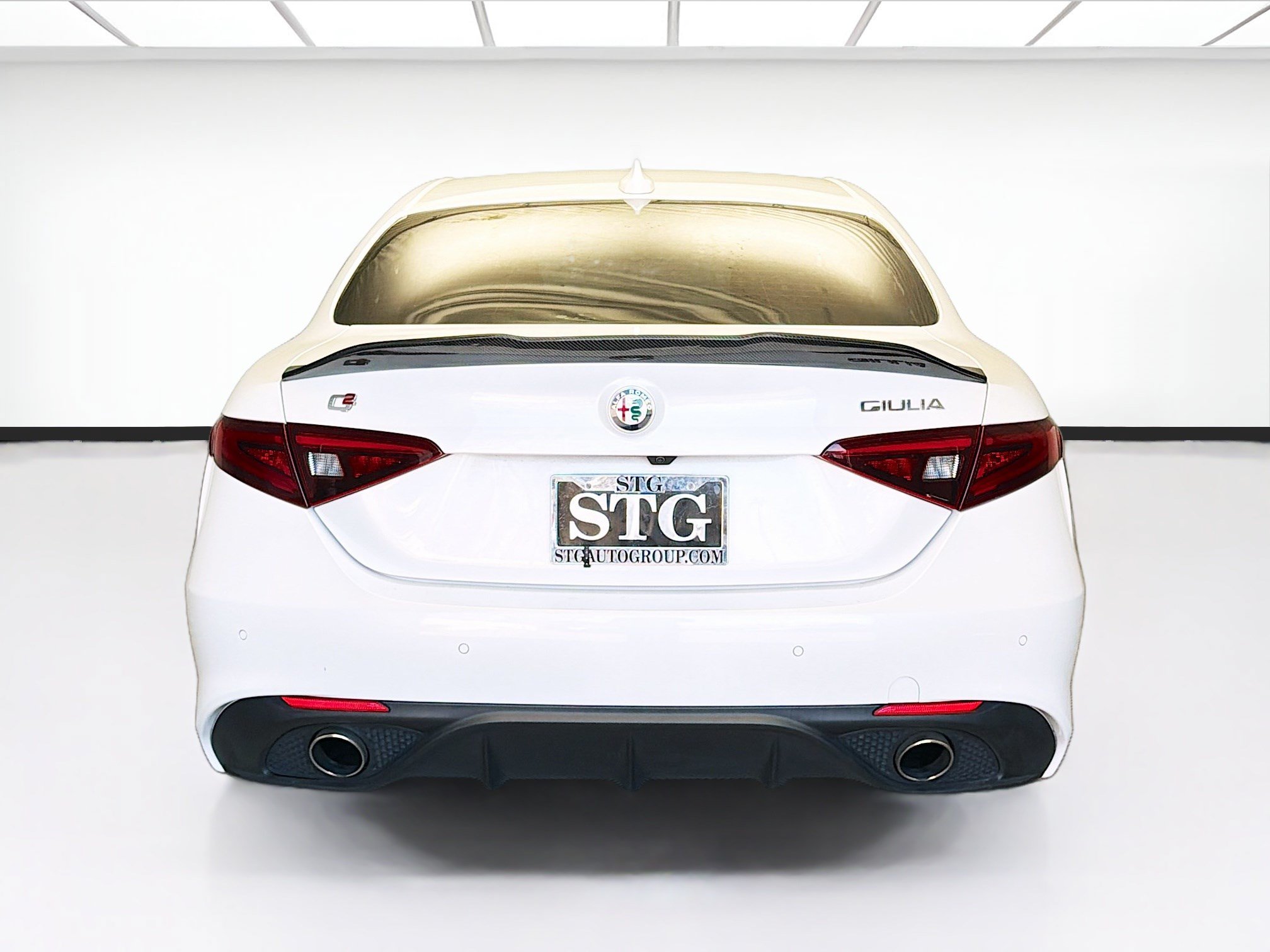 Used 2017 Alfa Romeo Giulia Ti w/ TI 19" Sport Package RWD image 5