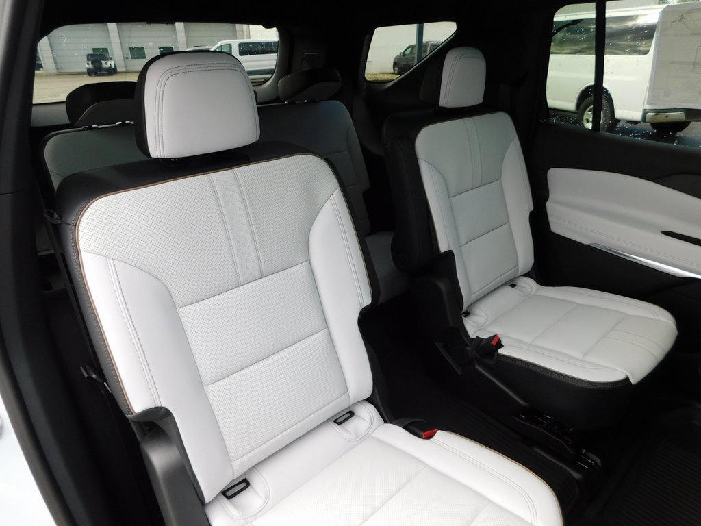 New 2026 Chevrolet Traverse High Country w/ LPO, Floor Liner Package image 23