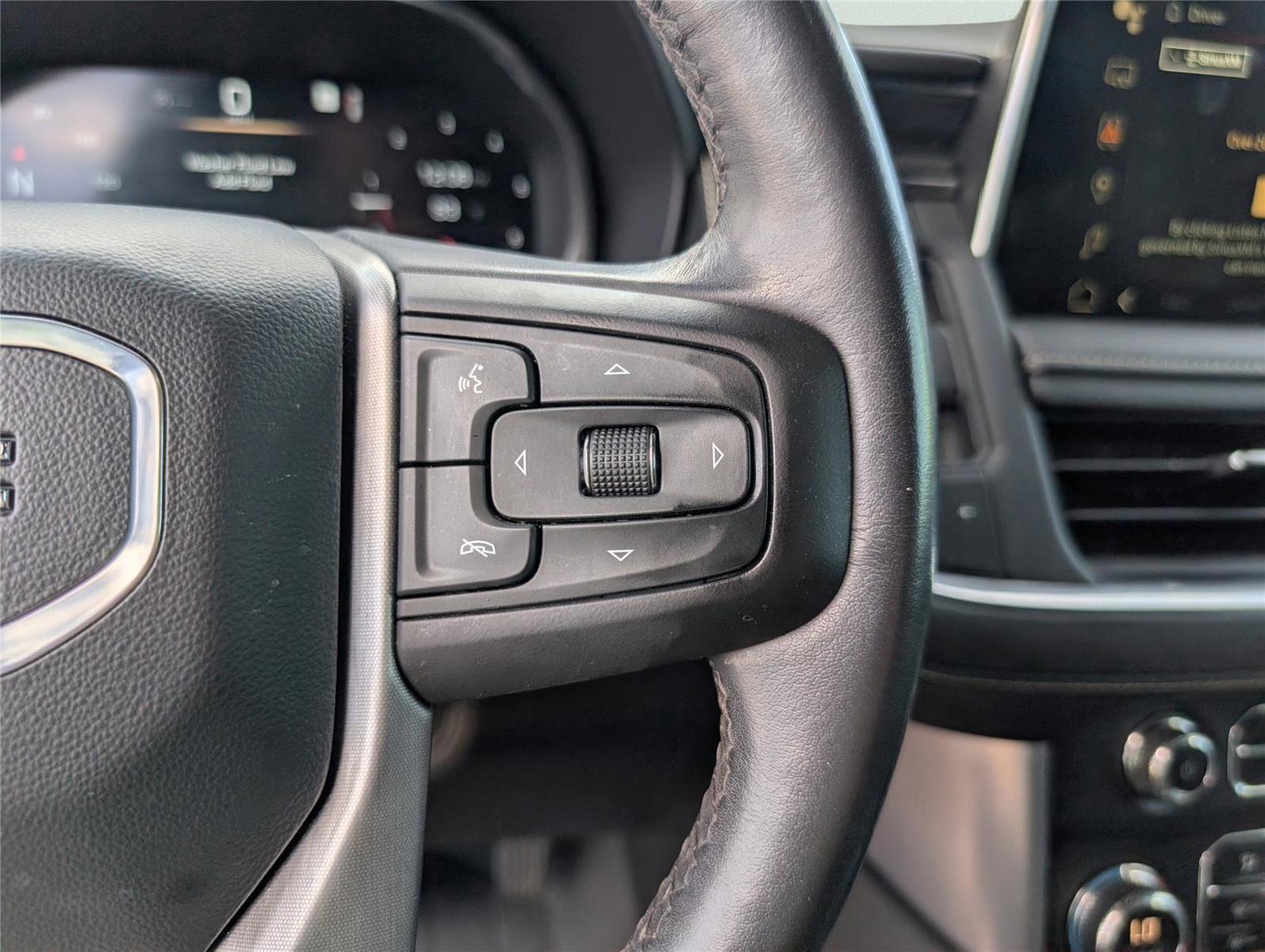 Used 2023 GMC Yukon SLT RWD image 24