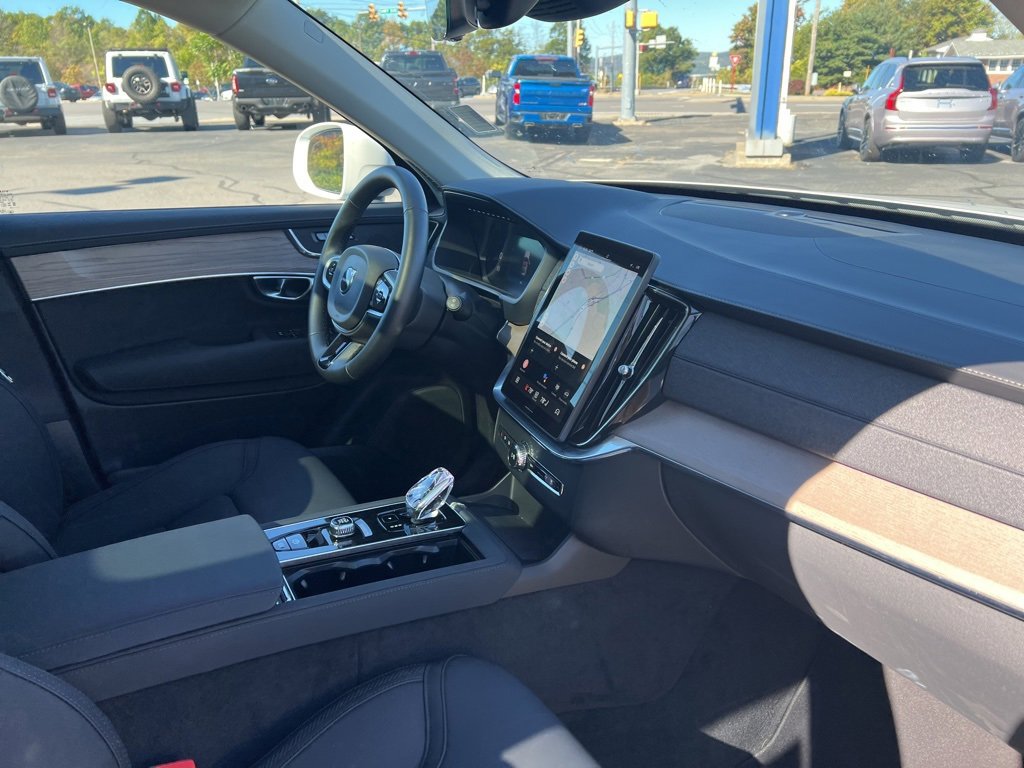 Certified 2025 Volvo XC90 B5 Plus image 36