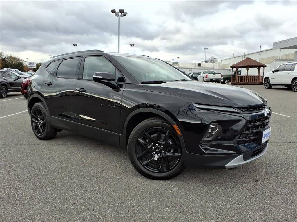 New 2025 Chevrolet Blazer LT w/ LPO, Black Grille Bar Package image 2