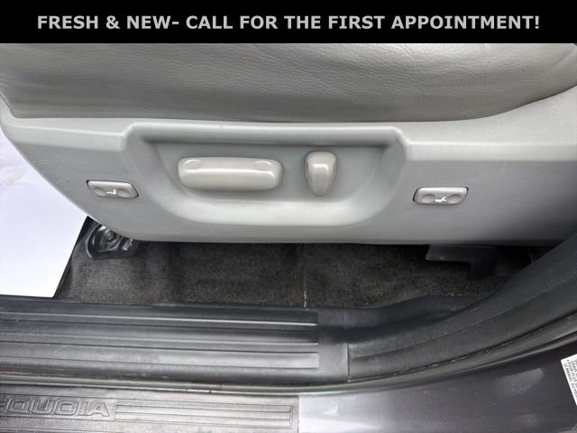 Used 2014 Toyota Sequoia Platinum image 18