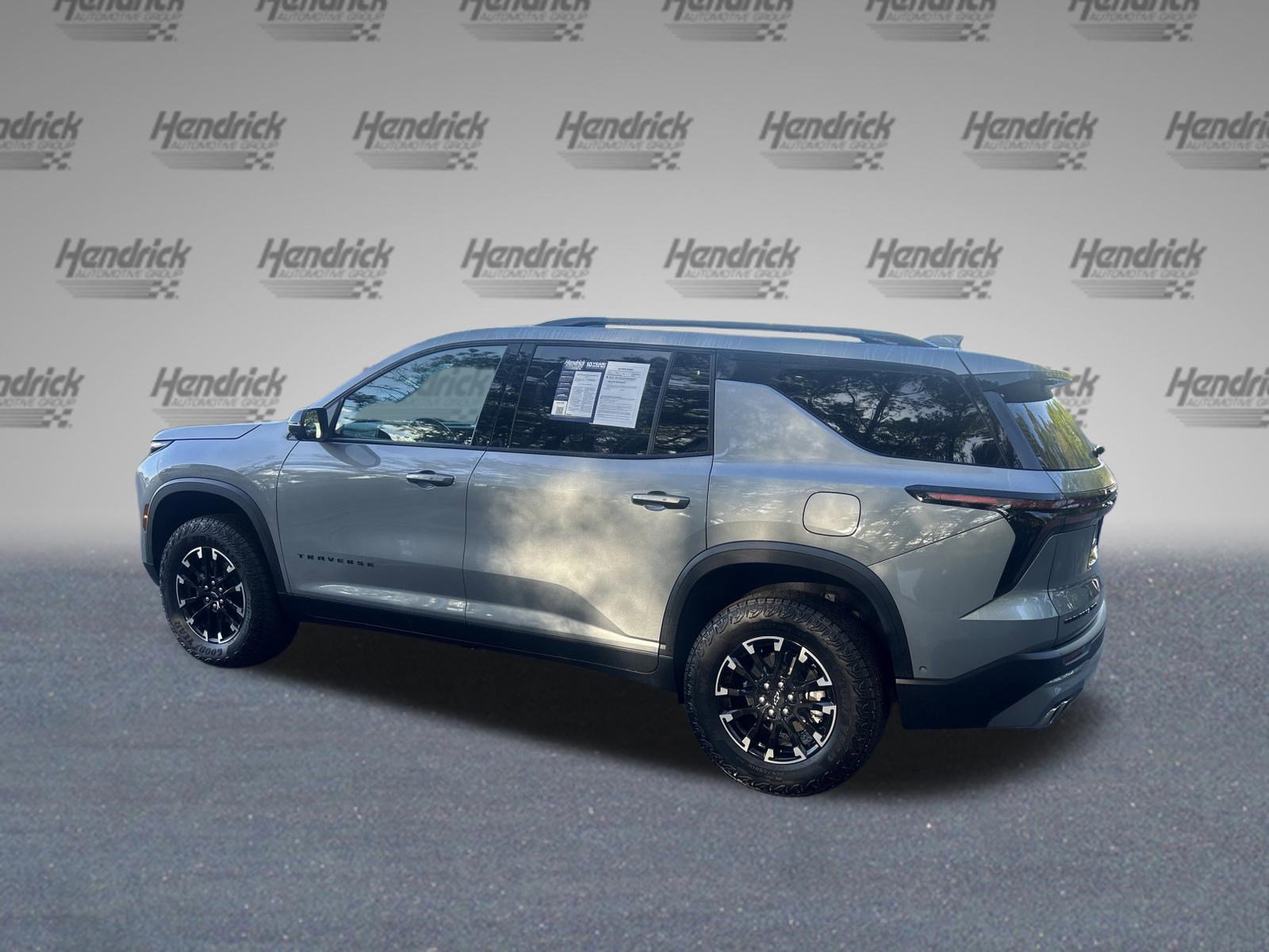 Used 2025 Chevrolet Traverse Z71 w/ Enhanced Driving Package AWD/4WD image 8