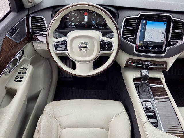 Used 2016 Volvo XC90 T6 Momentum w/ Momentum Plus Package AWD/4WD image 14