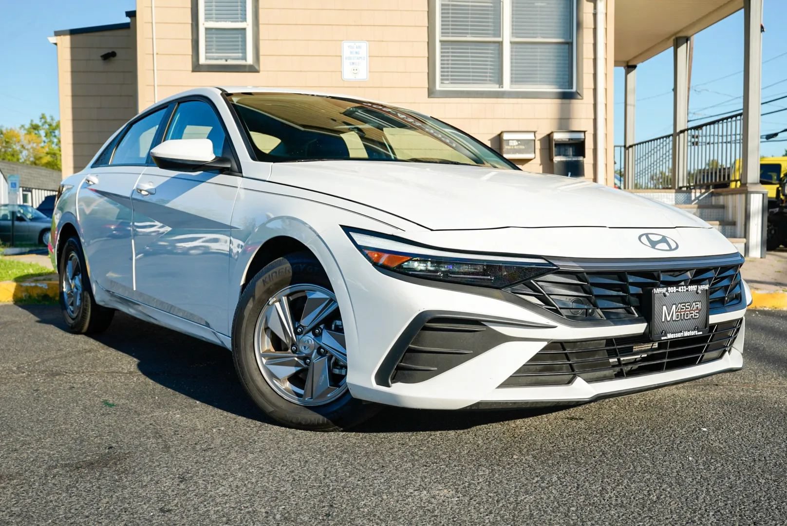 Used 2025 Hyundai Elantra SE FWD image 3