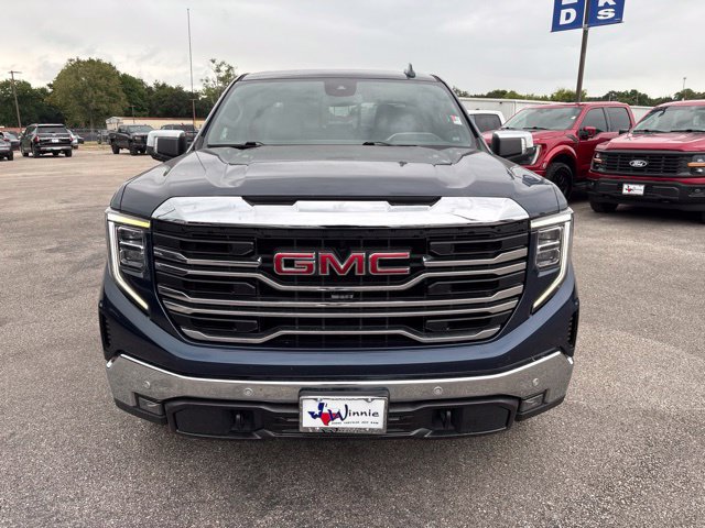 Used 2022 GMC Sierra 1500 SLT w/ SLT Premium Plus Package RWD image 2