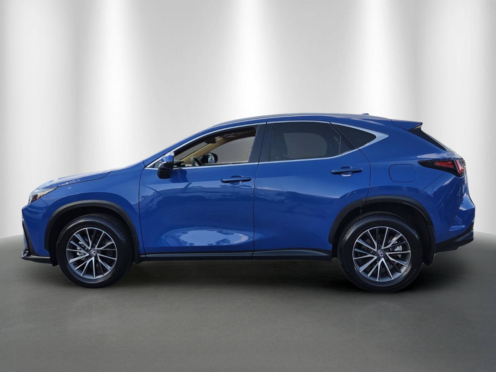 Used 2025 Lexus NX 250 FWD w/ Towing Package (2000 Lbs) image 4