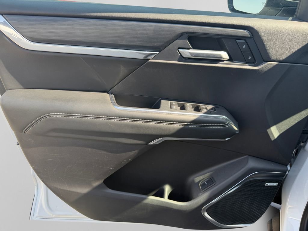 Used 2025 GMC Acadia Elevation image 14