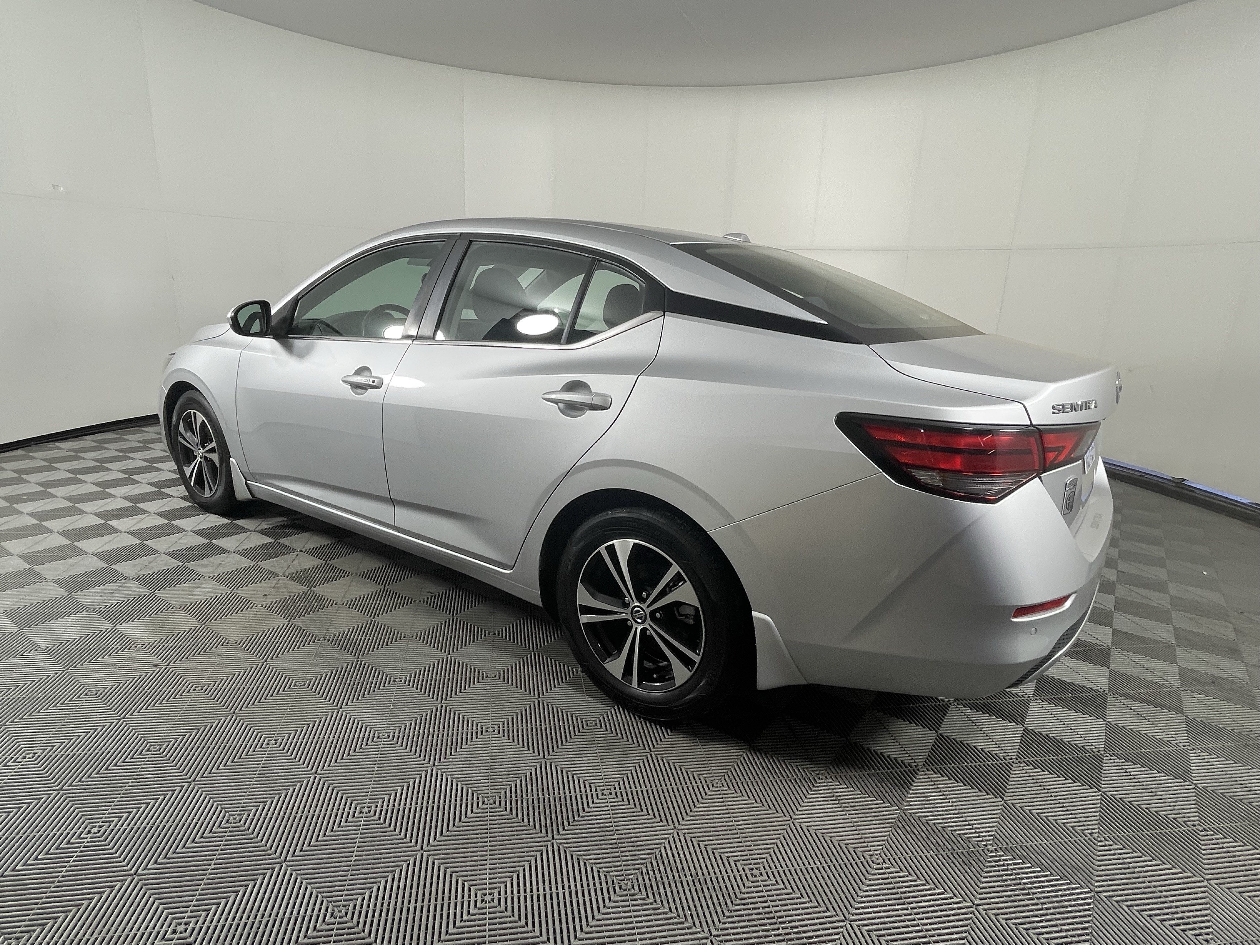 Used 2021 Nissan Sentra SV FWD image 2