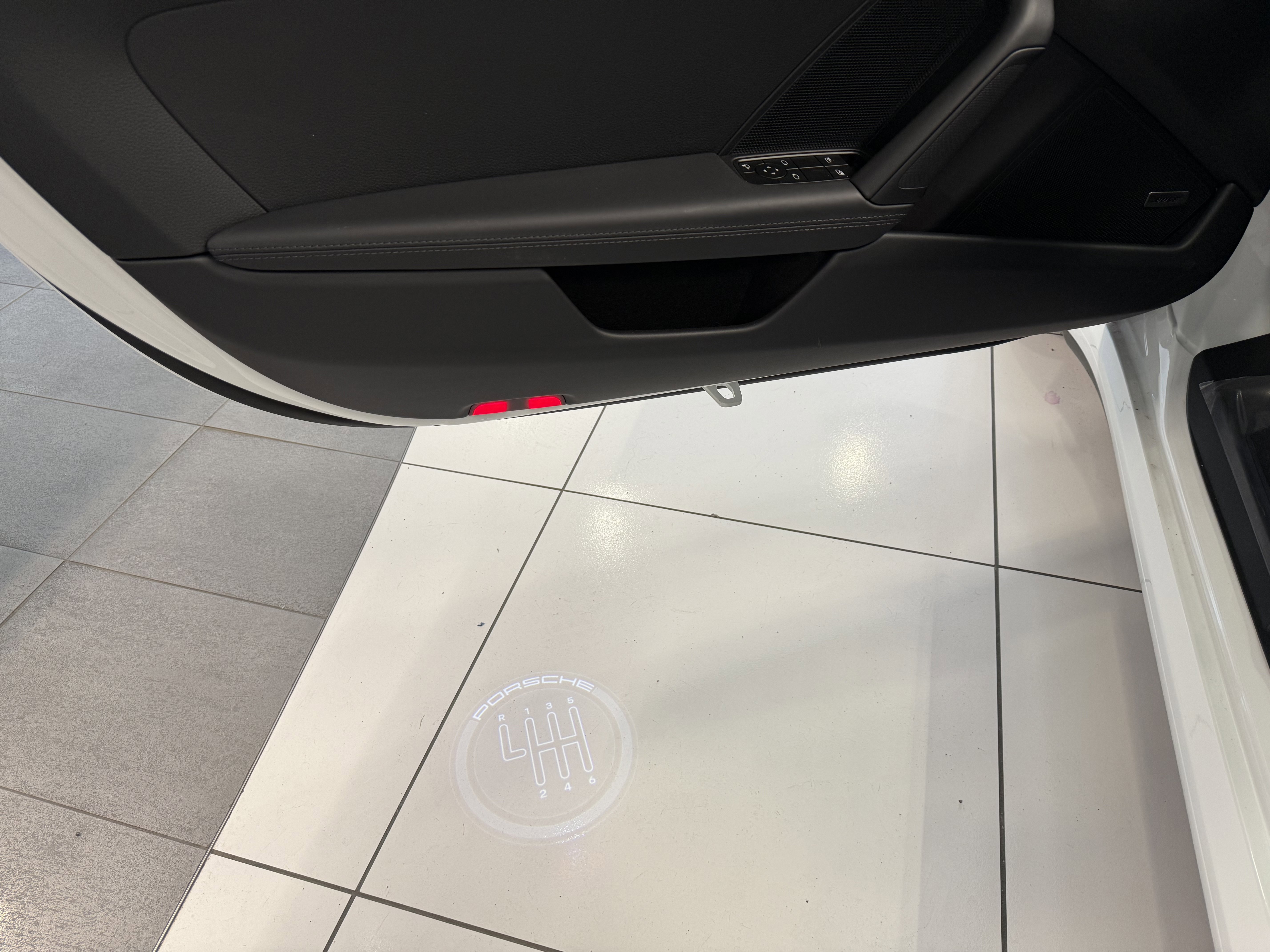 Used 2025 Porsche 911 Carrera RWD image 16