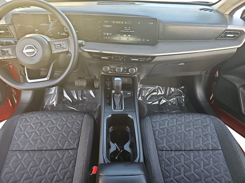 Used 2025 Nissan Kicks SV image 9