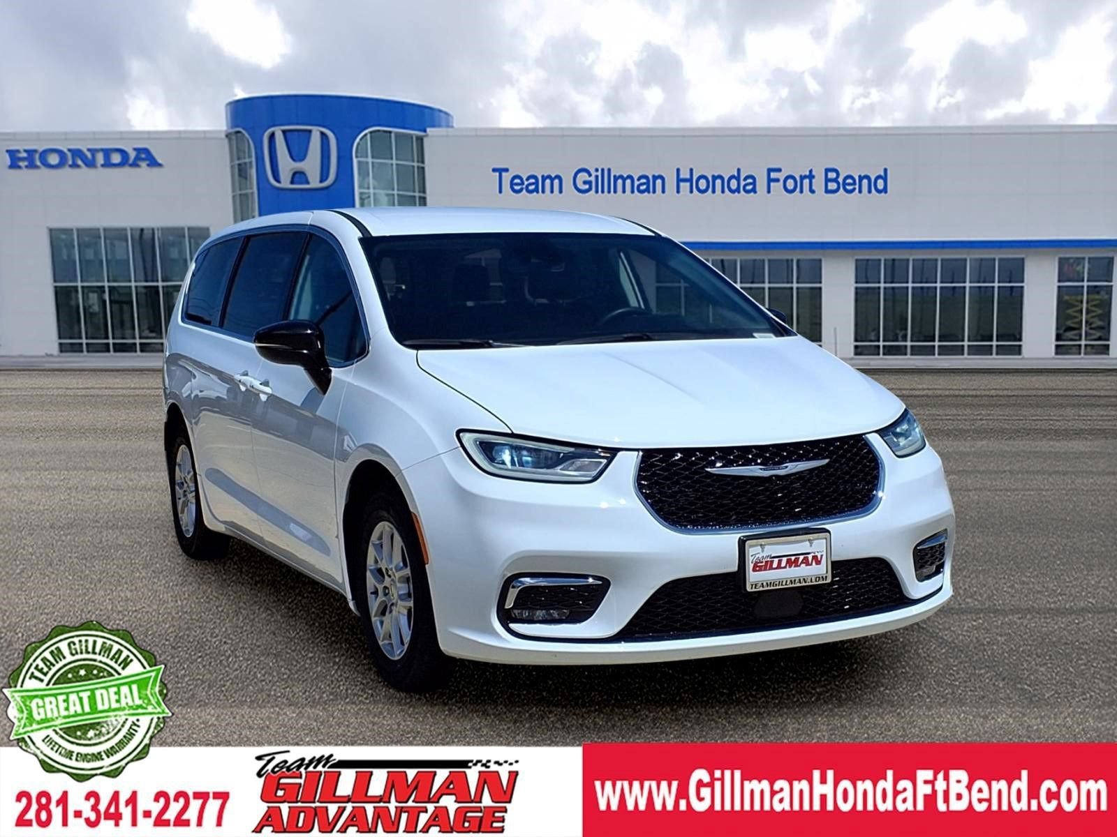 Used 2024 Chrysler Pacifica Touring-L FWD image 1