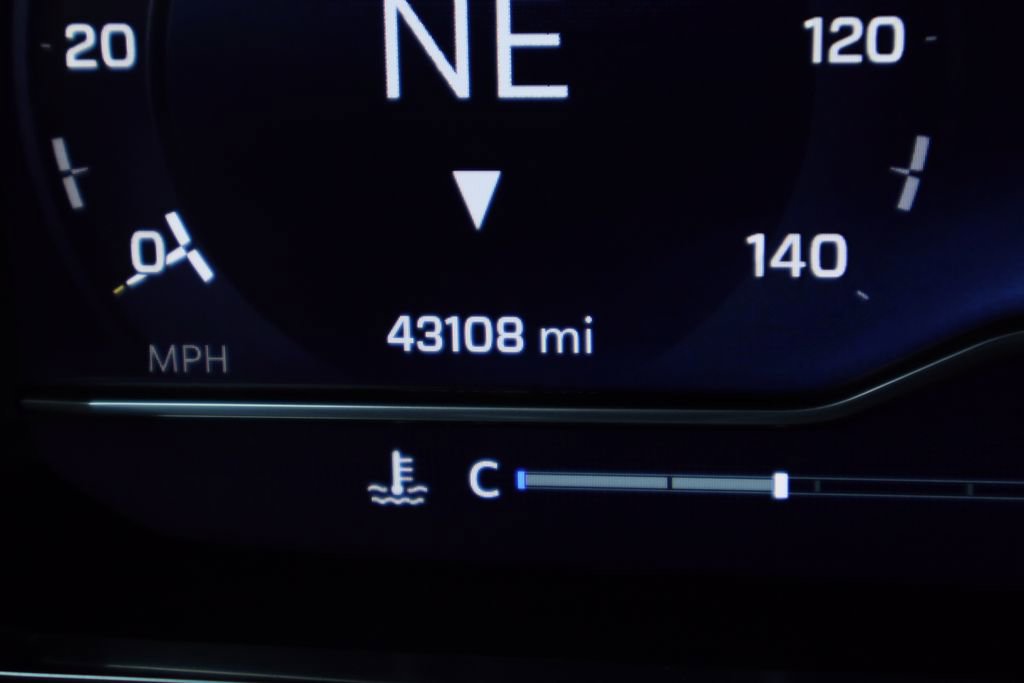 Used 2023 Chevrolet Suburban Z71 w/ Luxury Package image 14