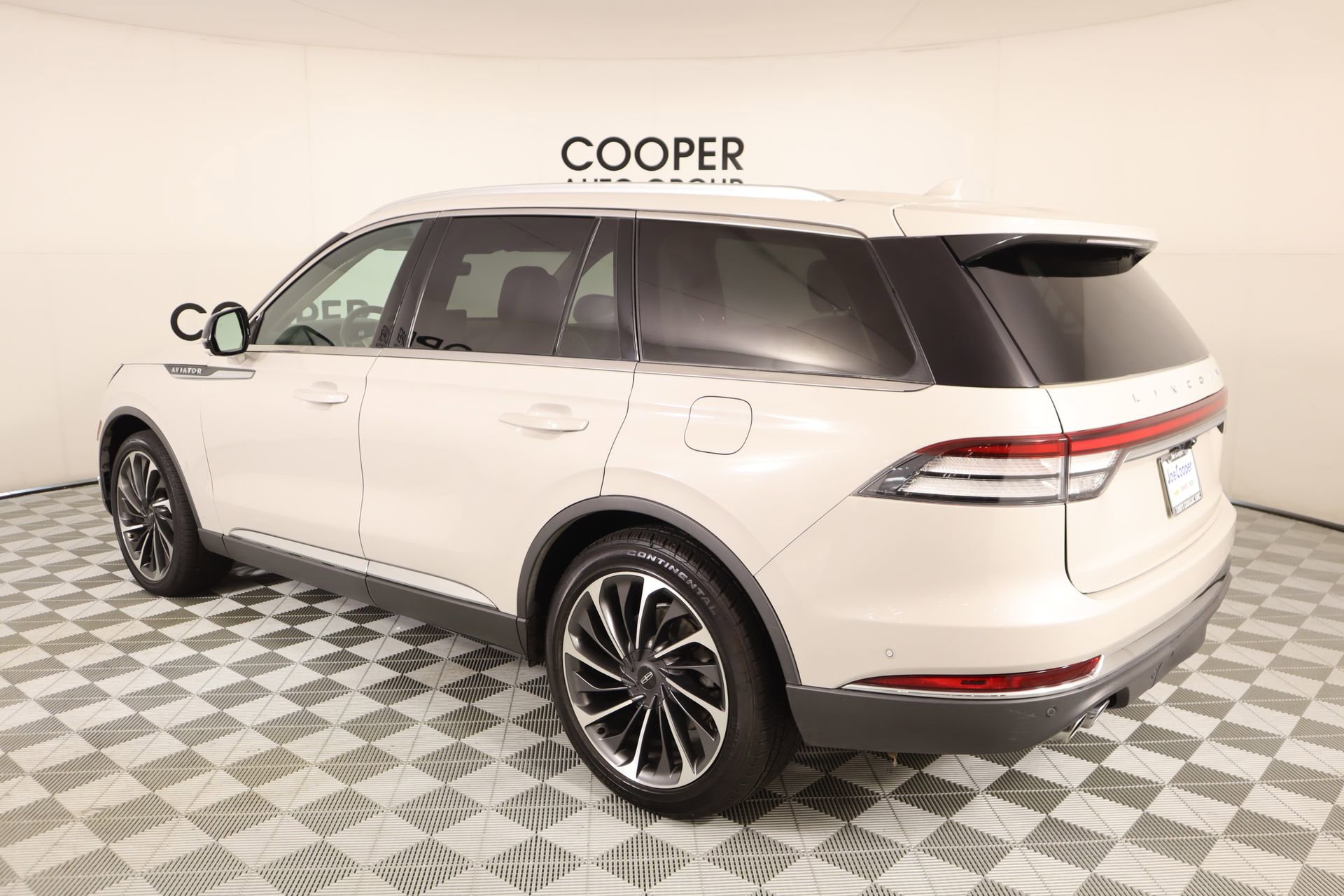 Used 2020 Lincoln Aviator Reserve w/ Equipment Group 202A image 24