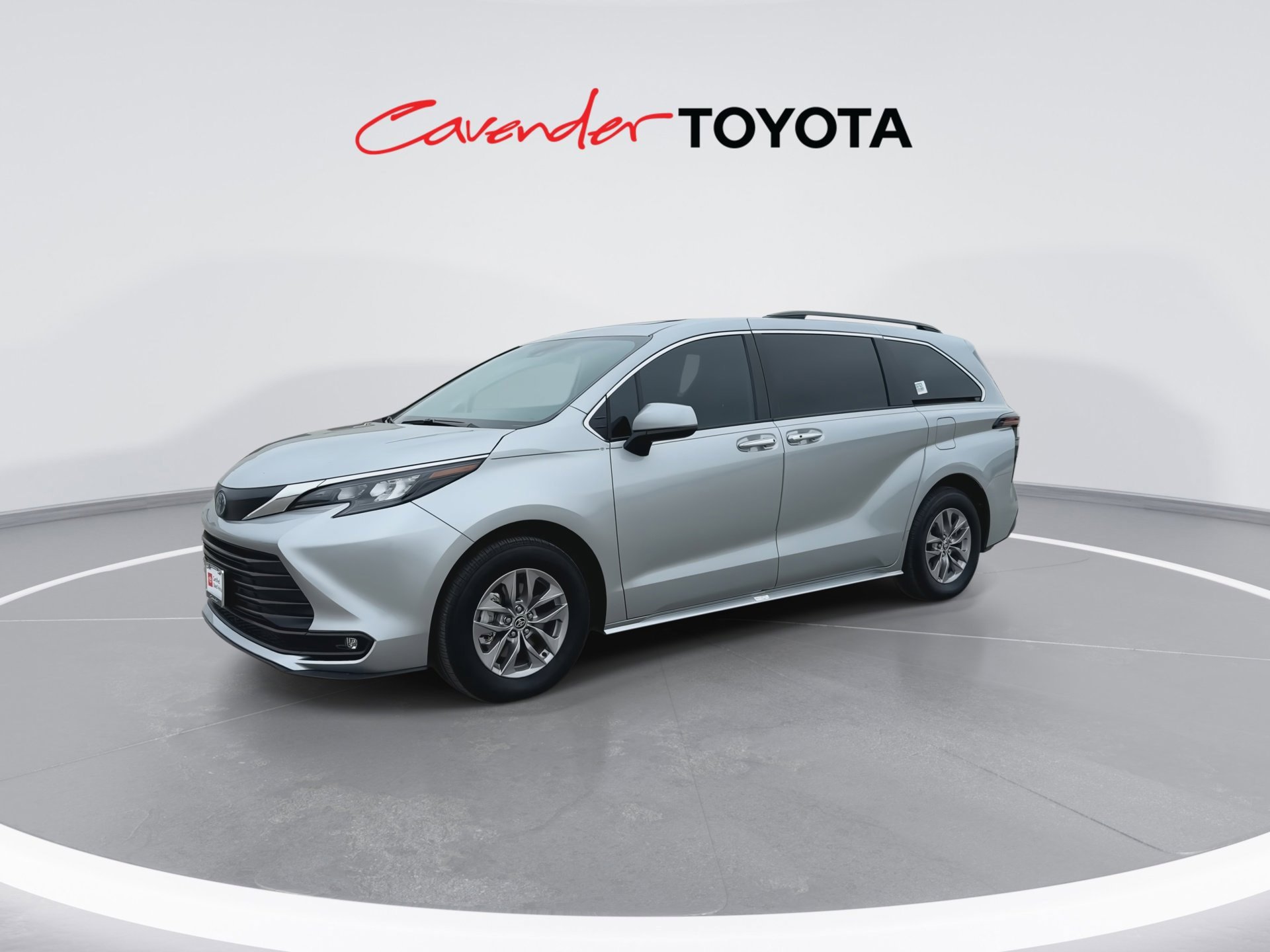Certified 2025 Toyota Sienna XLE FWD image 4