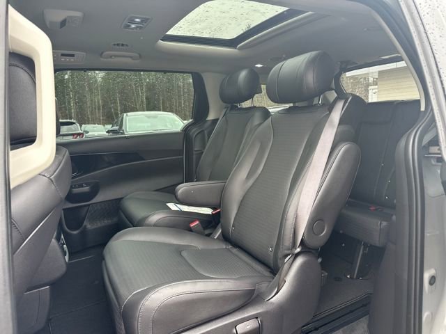 Used 2025 Kia Carnival SX Prestige image 20