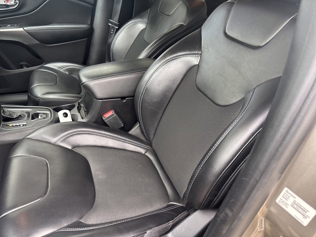 Used 2020 Jeep Cherokee Latitude Plus w/ Cold Weather Group image 23