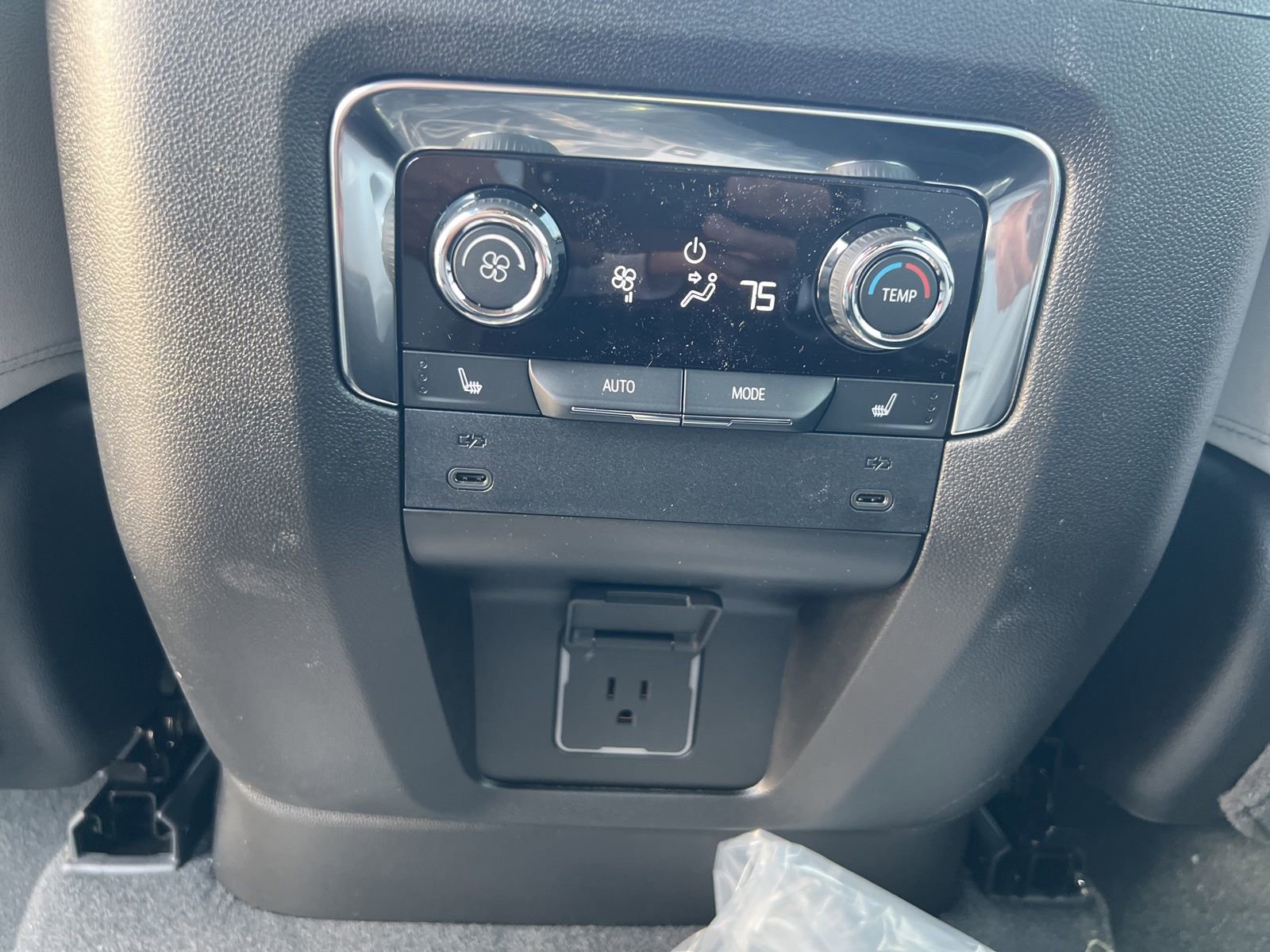 New 2026 Chevrolet Suburban Premier image 27