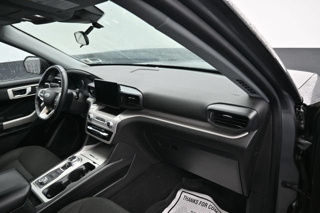 Used 2023 Ford Explorer XLT AWD/4WD image 9