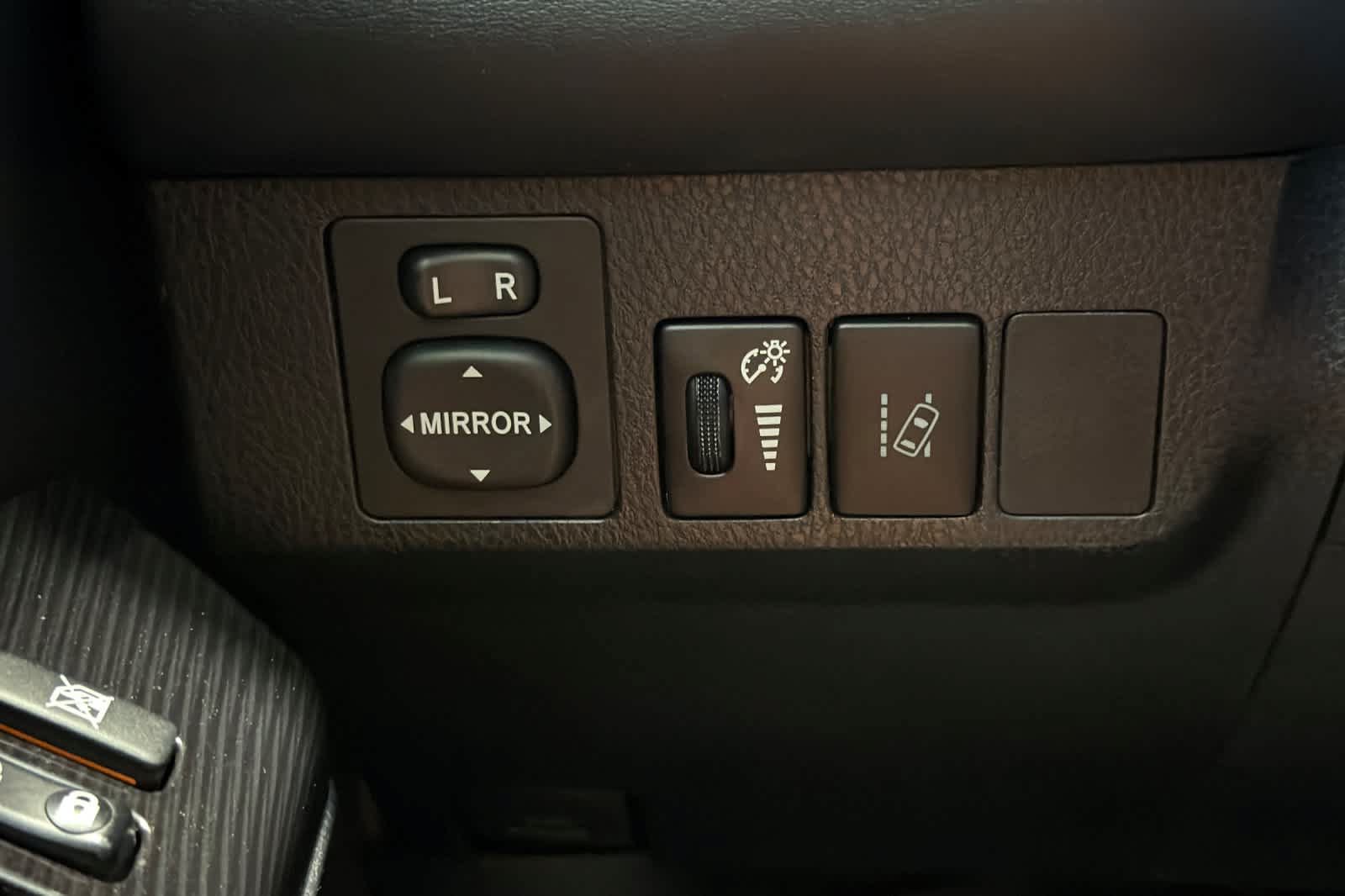 Used 2018 Toyota RAV4 SE w/ Power Extra Value Package FWD image 29