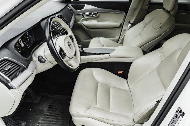 Used 2021 Volvo XC90 T5 Momentum w/ Climate Package image 9