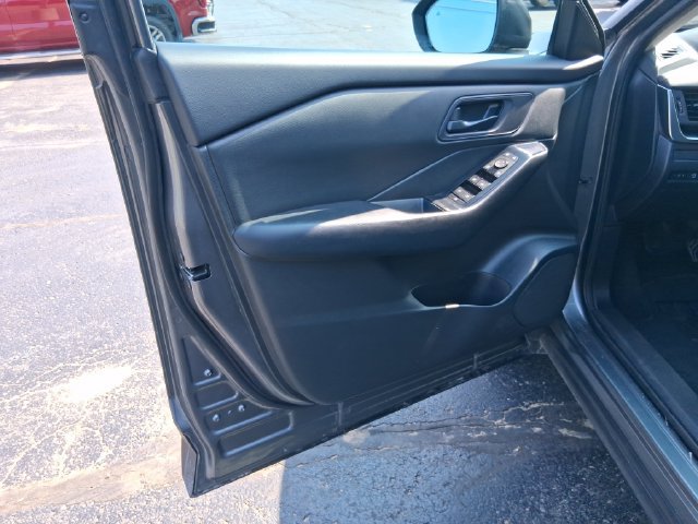 Used 2024 Nissan Rogue S AWD/4WD image 9