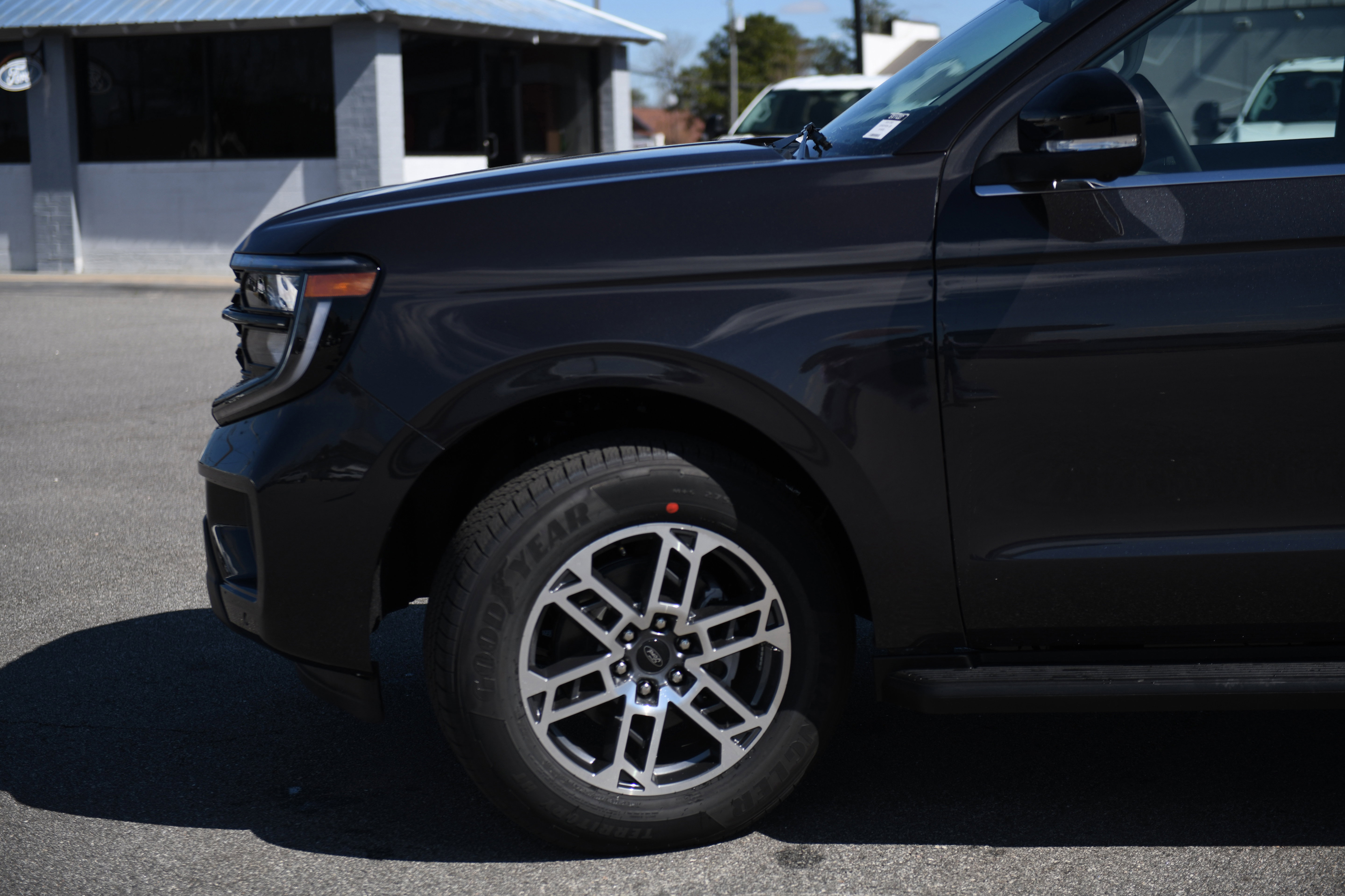 New 2026 Ford Expedition Active image 9