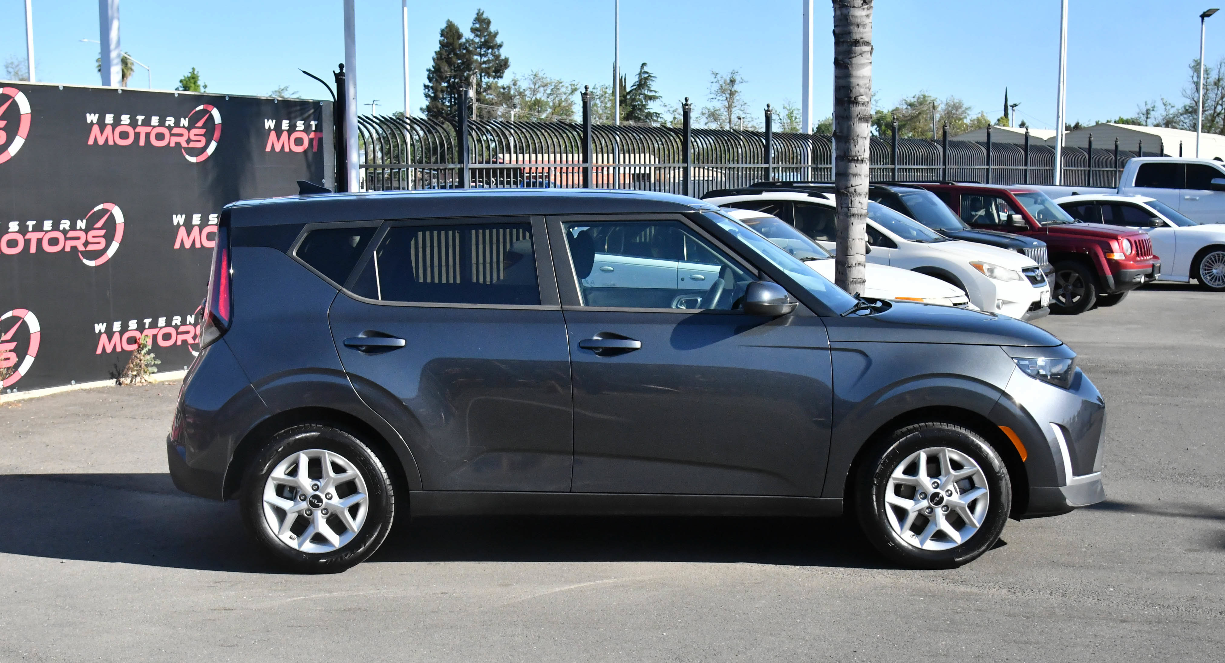 Used 2024 Kia Soul LX w/ Option Group 015 FWD image 9