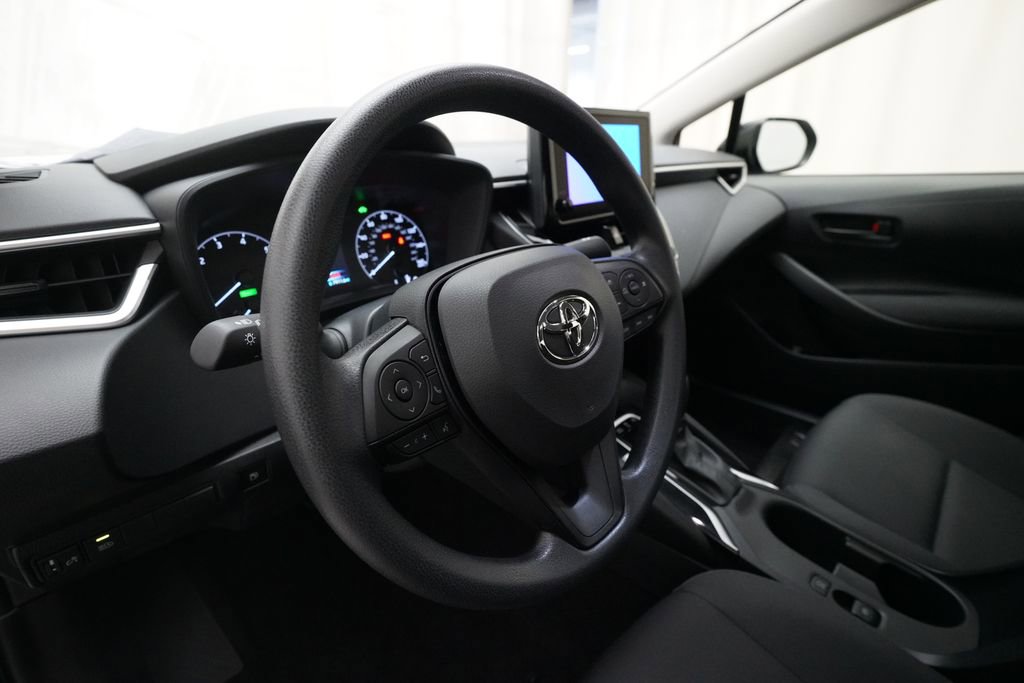 Used 2025 Toyota Corolla LE FWD image 8
