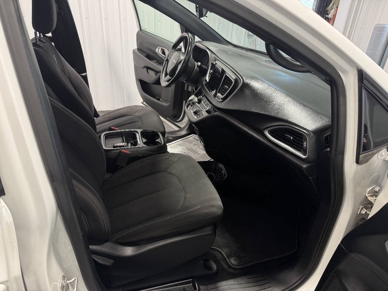 Used 2018 Chrysler Pacifica Touring Plus w/ S Appearance Package FWD image 13