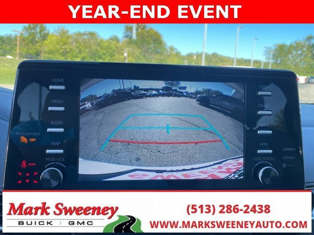 Used 2024 Toyota Sienna XLE image 19