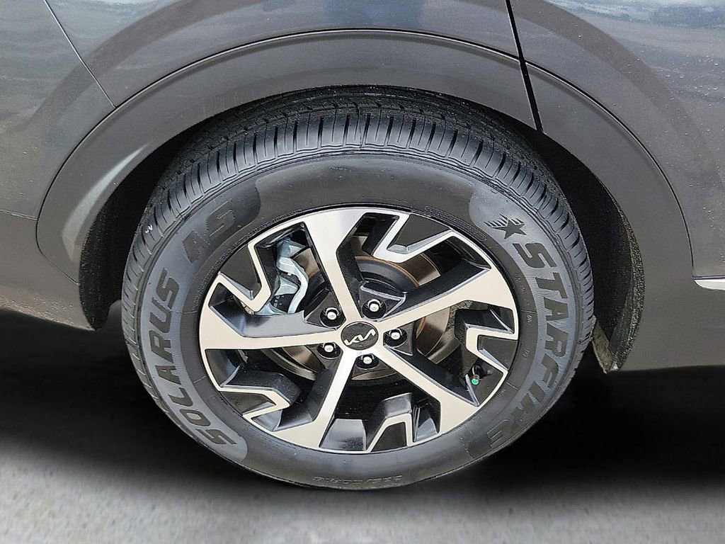 Used 2024 Kia Sportage EX FWD image 7