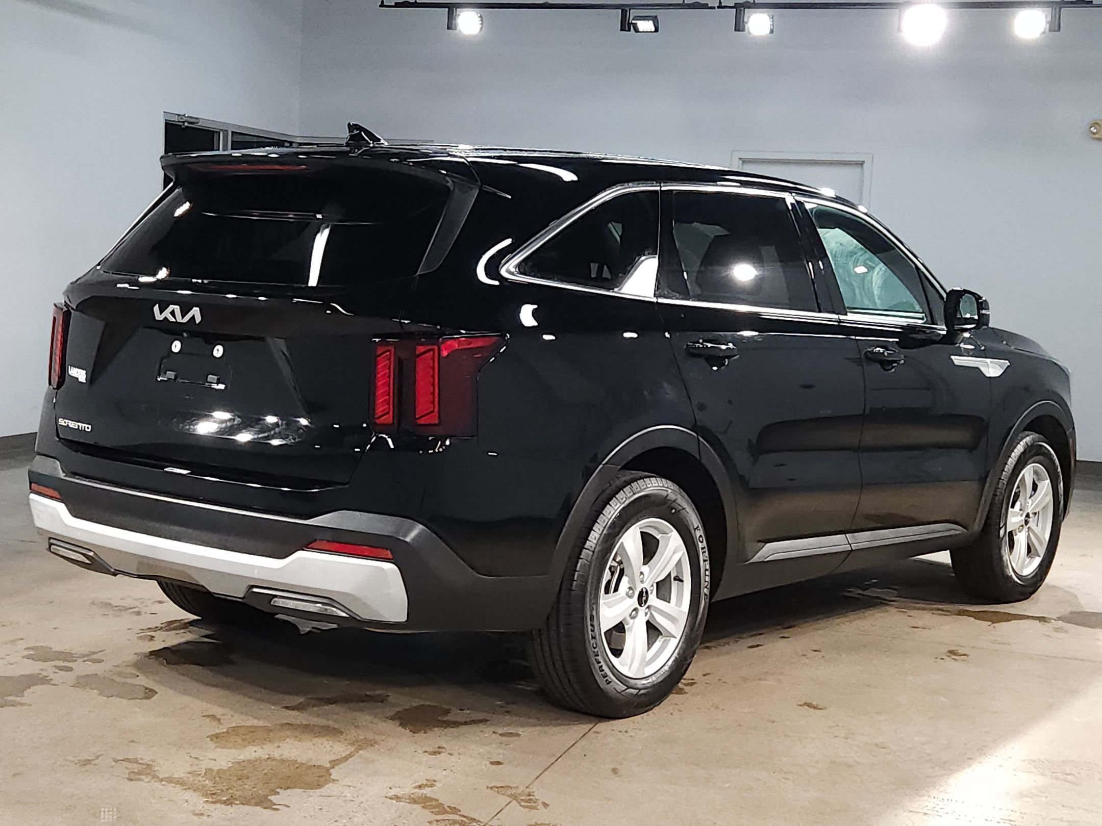 Used 2024 Kia Sorento LX image 7