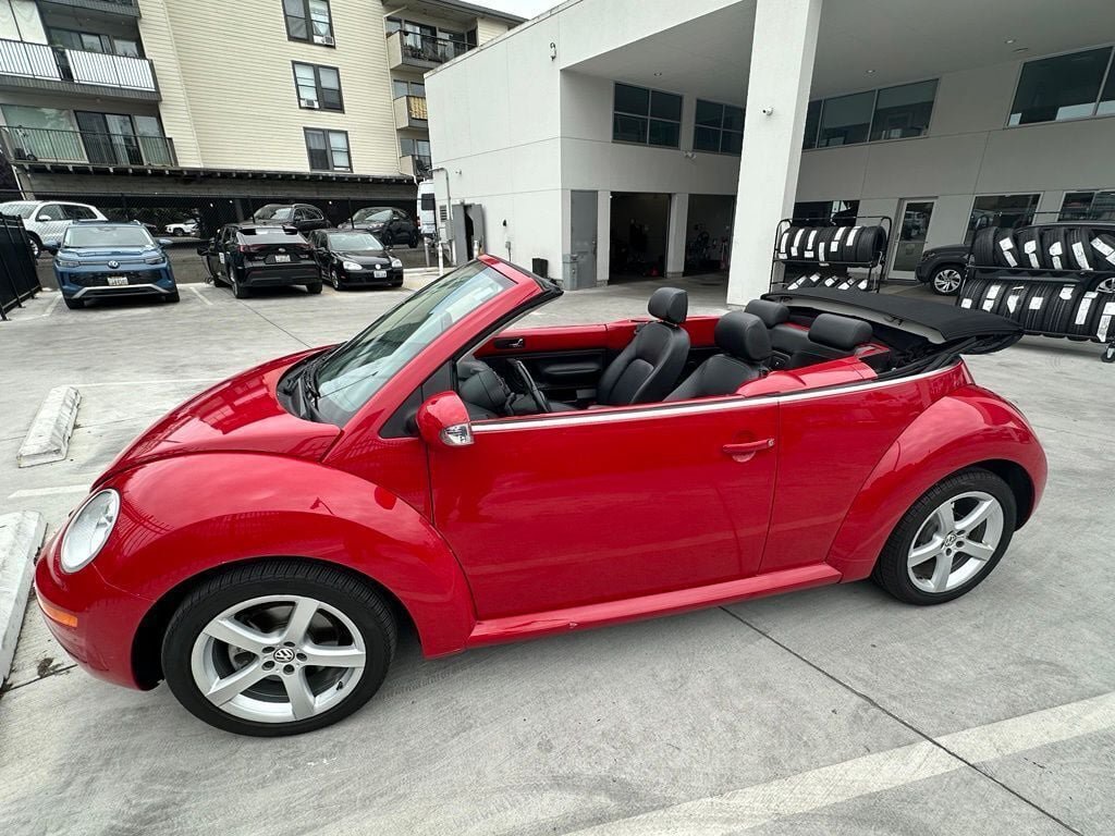Used 2009 Volkswagen Beetle S FWD image 6