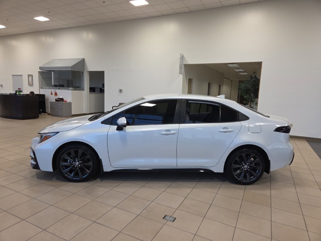 Used 2023 Toyota Corolla SE image 2