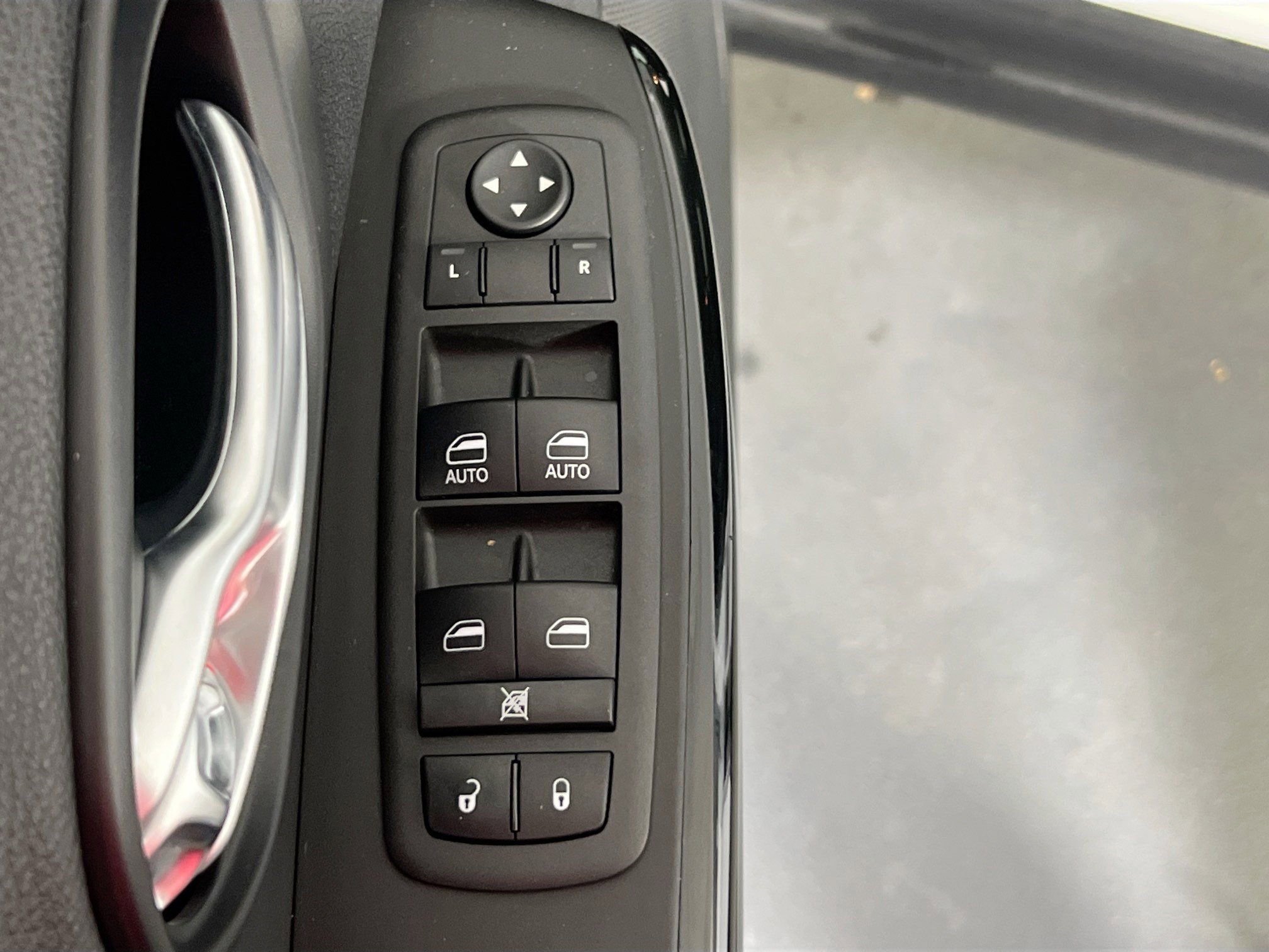 Used 2023 Jeep Cherokee Altitude Lux image 18