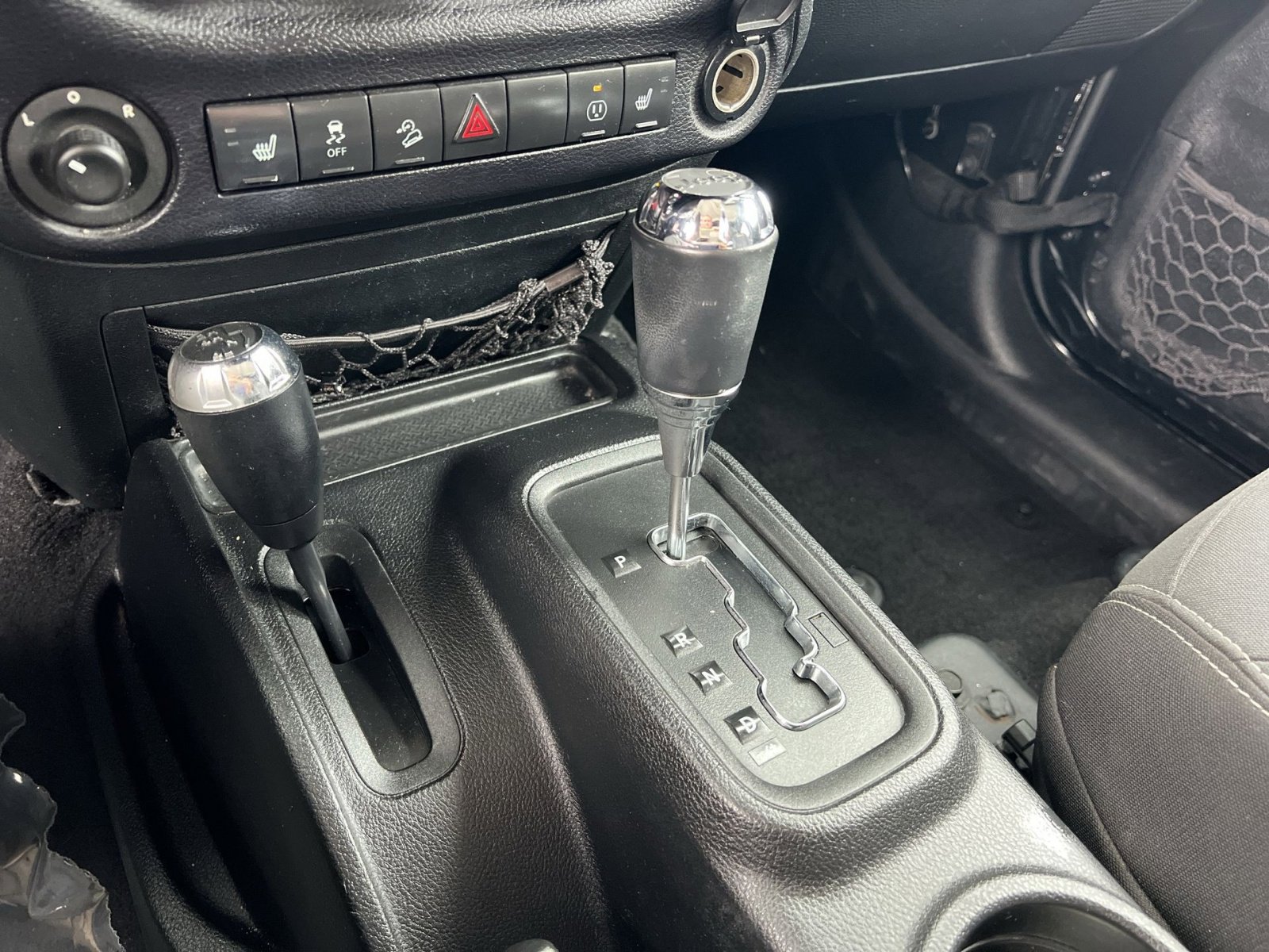 Used 2015 Jeep Wrangler Unlimited Sahara w/ Connectivity Group image 20