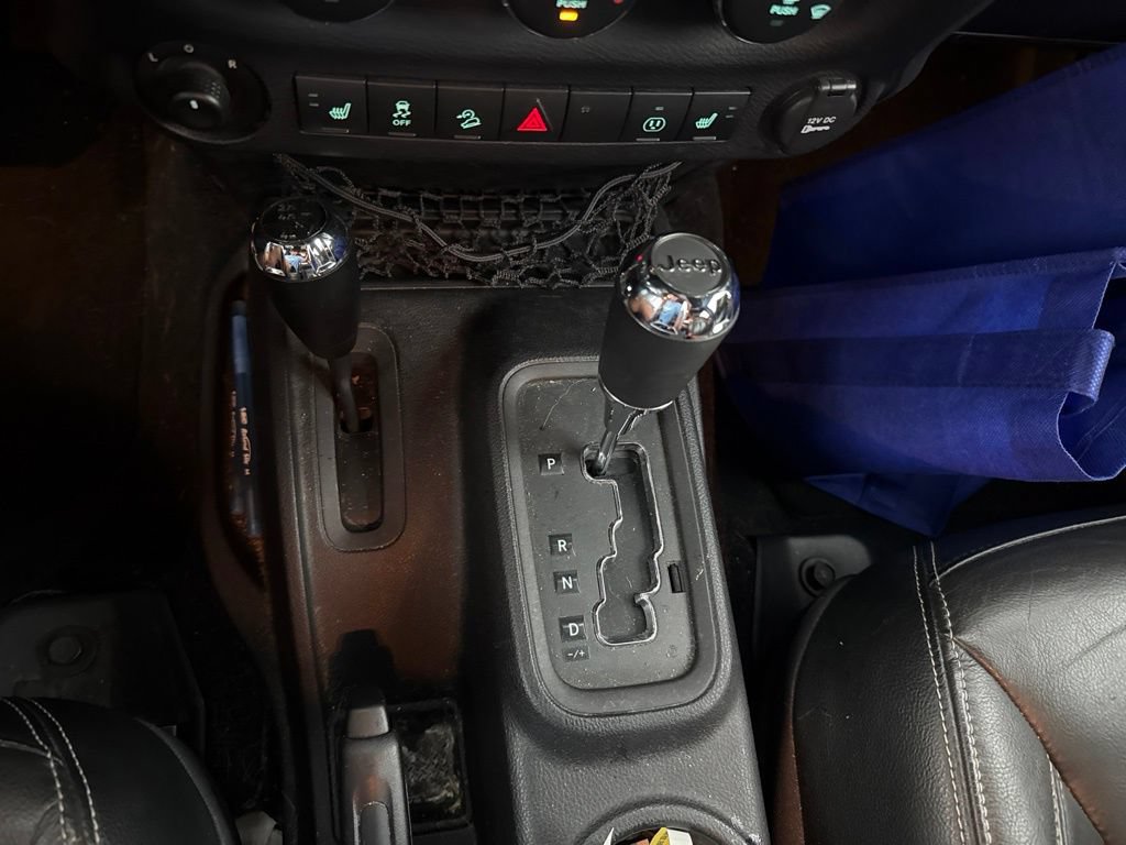 Used 2016 Jeep Wrangler Unlimited Sahara w/ Connectivity Group AWD/4WD image 26