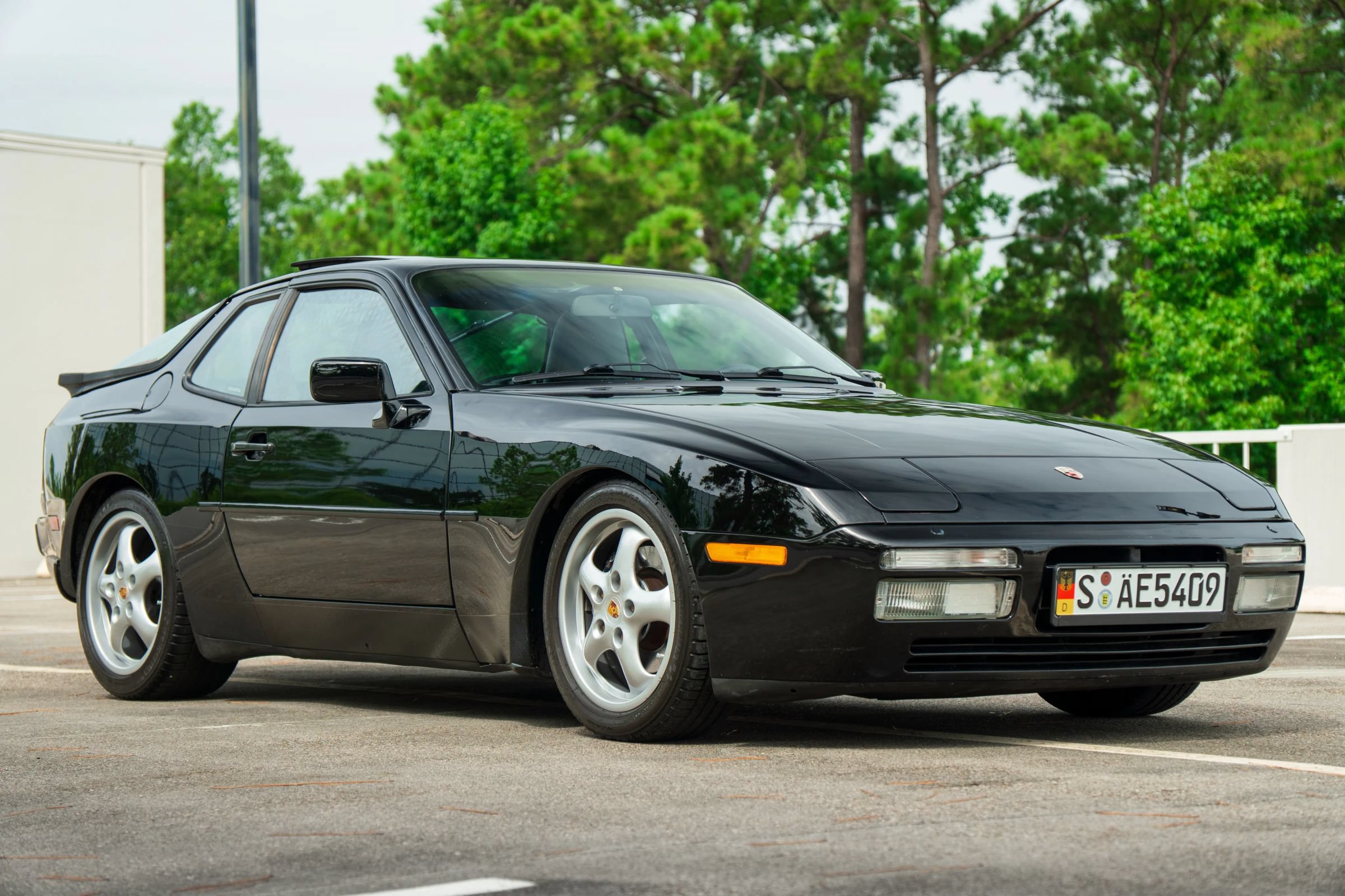 Used 1988 Porsche 944 Turbo RWD image 1
