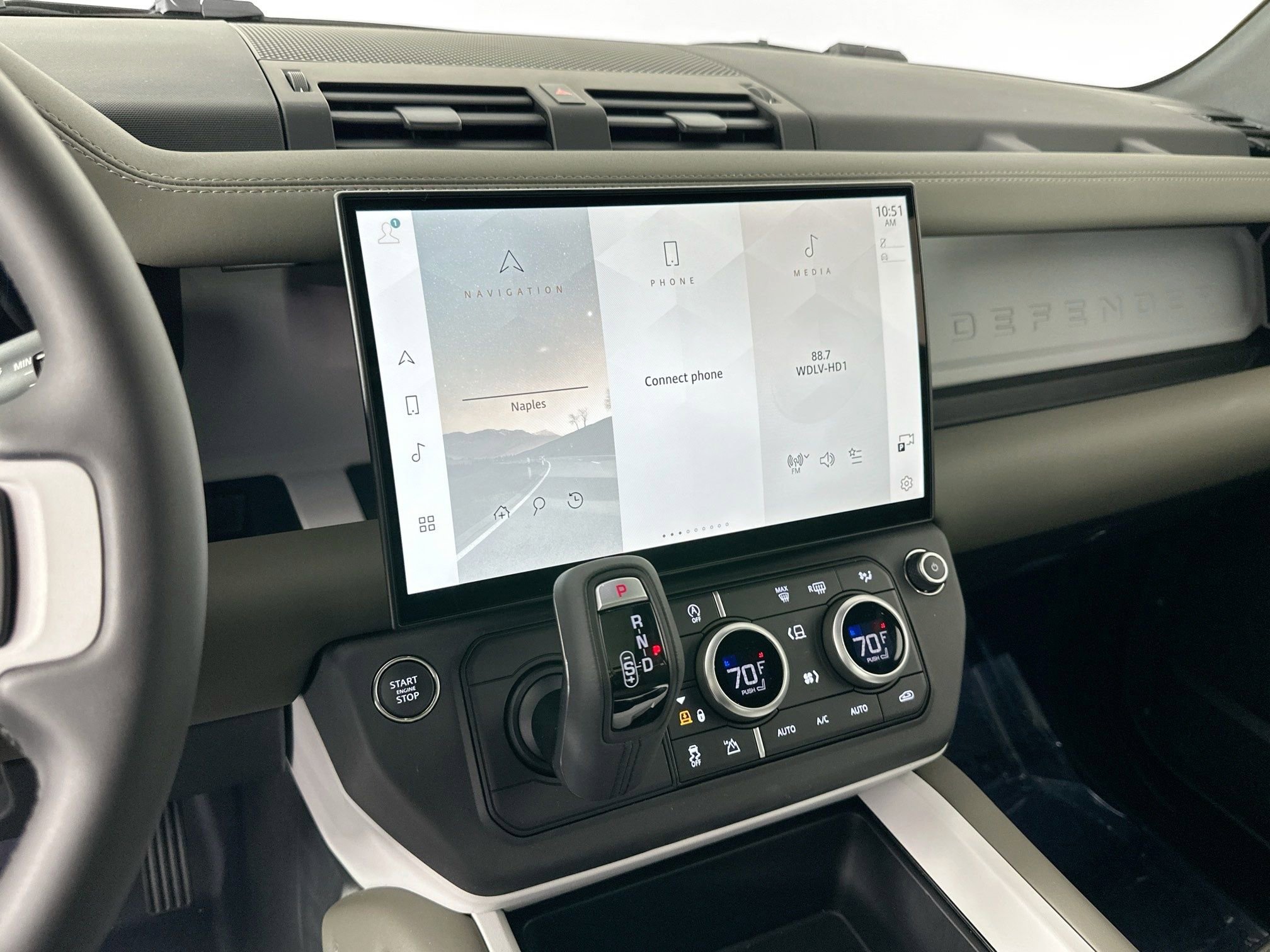 Used 2026 Land Rover Defender 110 X-Dynamic SE image 12