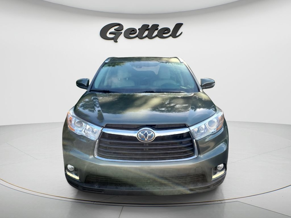 Used 2016 Toyota Highlander Limited w/ Driver Technology Package AWD/4WD image 2