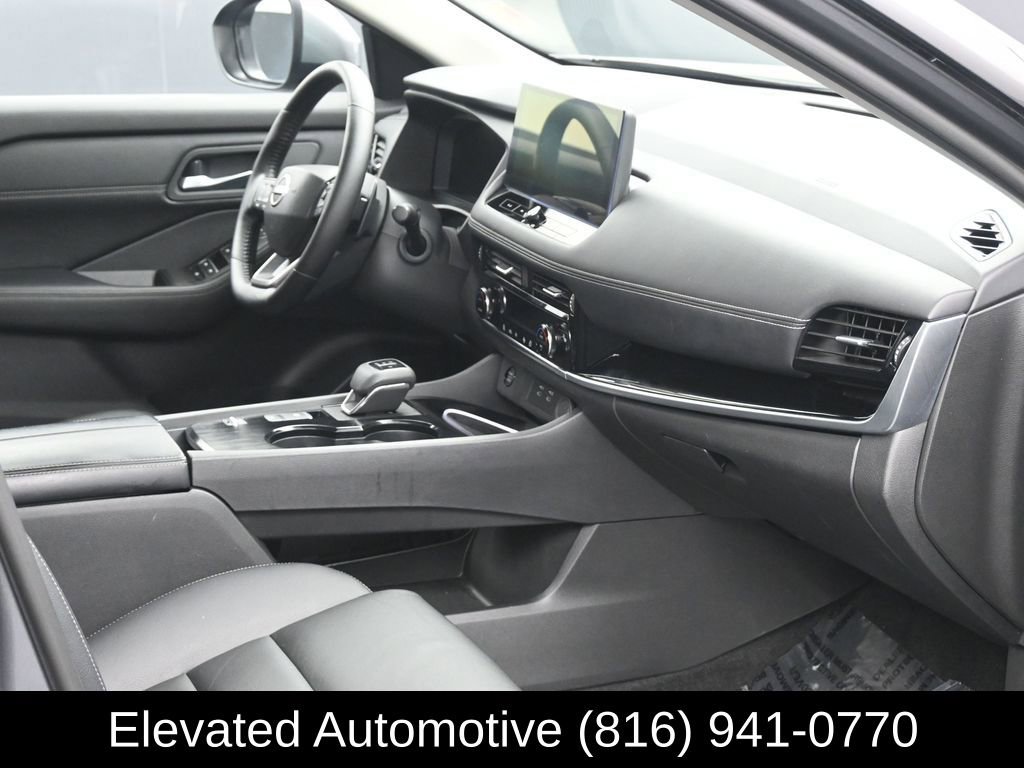 Used 2025 Nissan Rogue SL image 6