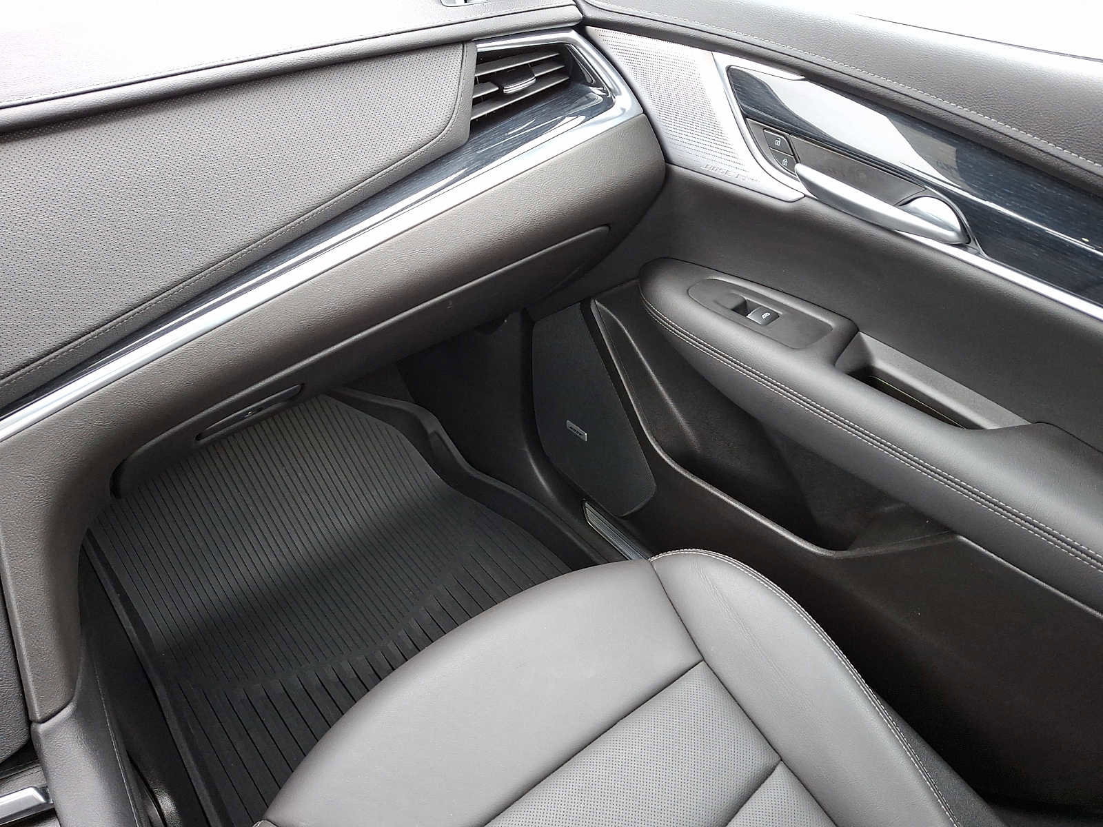 Certified 2024 Cadillac XT5 Premium Luxury w/ LPO, Floor Liner Package image 21