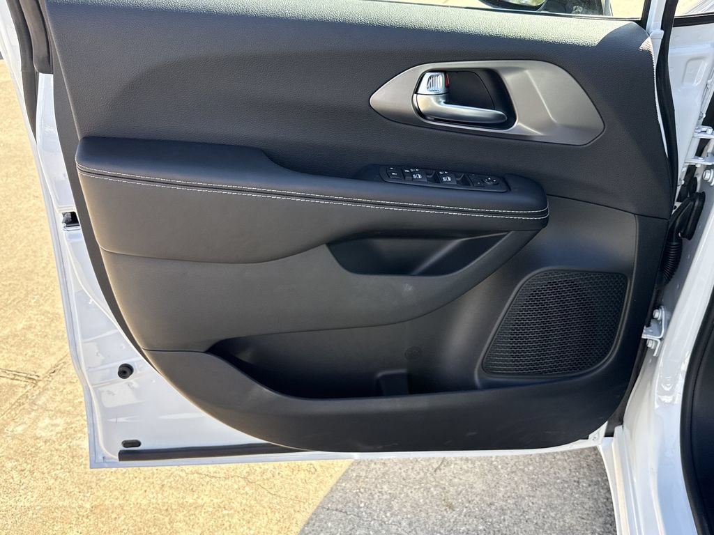 New 2026 Chrysler Voyager LX FWD image 11
