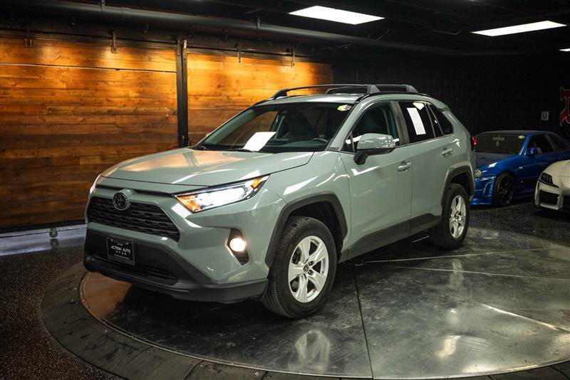 Used 2021 Toyota RAV4 XLE FWD image 2