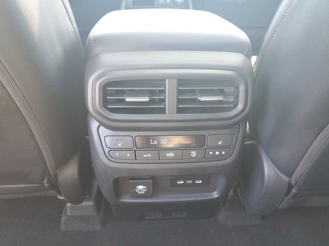 Used 2025 Honda Pilot Black Edition image 12