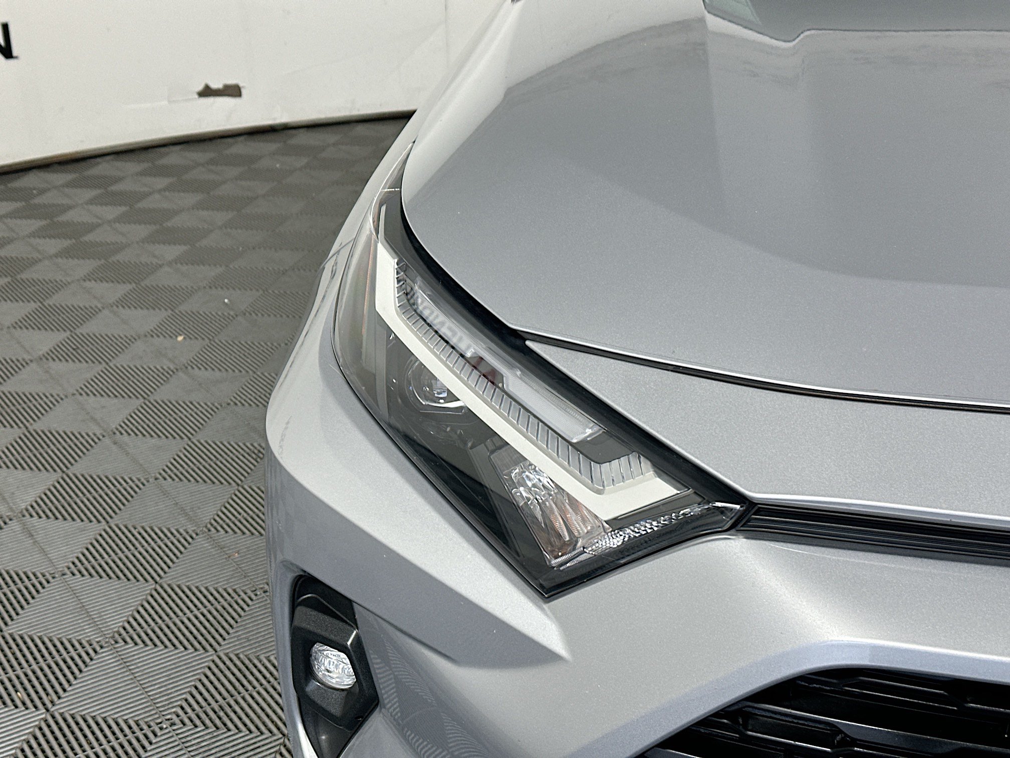 Used 2022 Toyota RAV4 XLE Premium FWD image 6